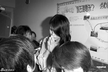 昨天下午出席 《怒火街头2》记者会时，胡杏儿谈及分手一事忍不住激动落泪