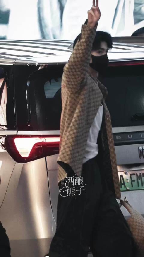 欧巴salute这一下帅得我好想哭