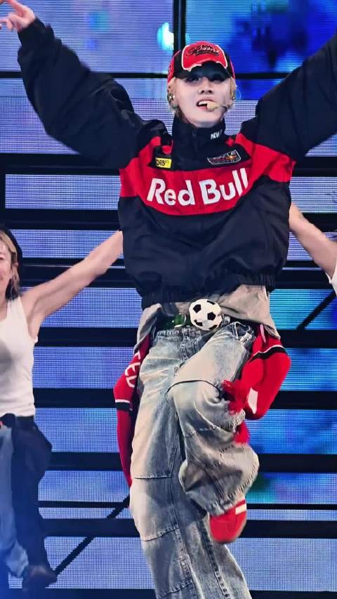 鹿晗这个造型简直也太让人心动了,这舞台真的很惊艳