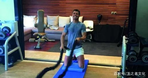 深圳王之者足球：专业角度分析职业运动员的生活照，学问多多！