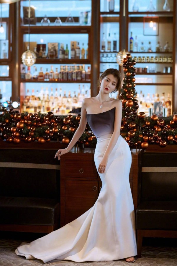 红毯造型频出圈,穿搭应该学乔欣,不仅好看还时尚!