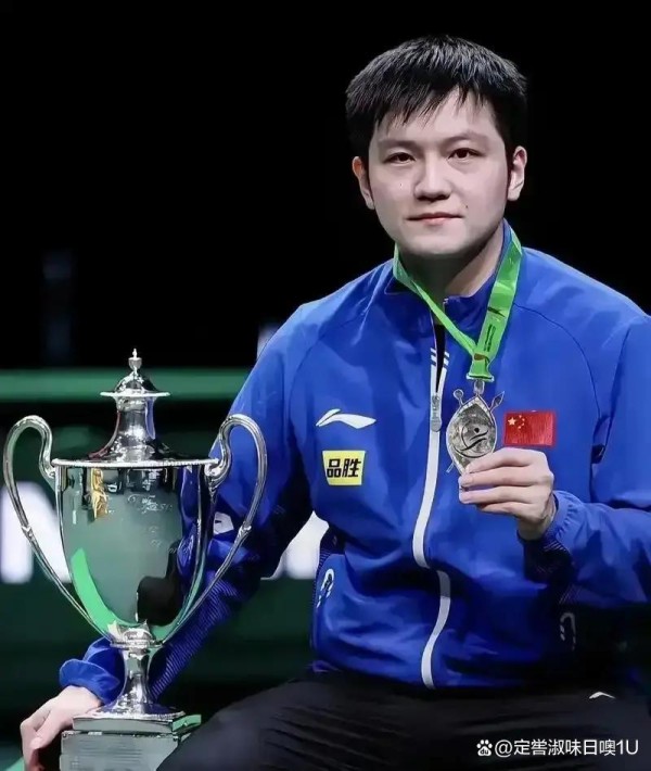 樊振东比赛失利被骂追星，网友吵翻天，运动员私生活成新战场竟成舆论炮灰