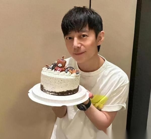 张凌赫生日聚会现场，真实人气一目了然，白鹿一句话揭开关系底牌