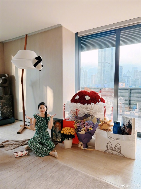 刘亦菲晒38岁生日照 众明星发文庆祝：网友直呼神仙姐姐依旧美丽动人 