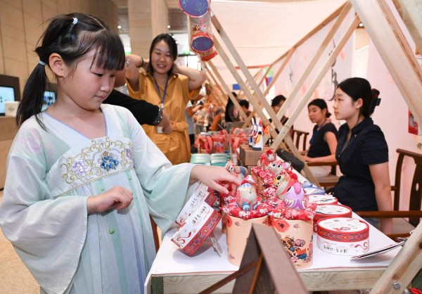 肖战的爆红与标签博弈：娱乐圈的生存法则你也敢忽视？