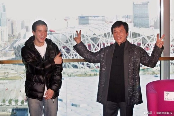 谁说儿子像妈？5对长一样的明星父子，图五简直是三代共用一张脸