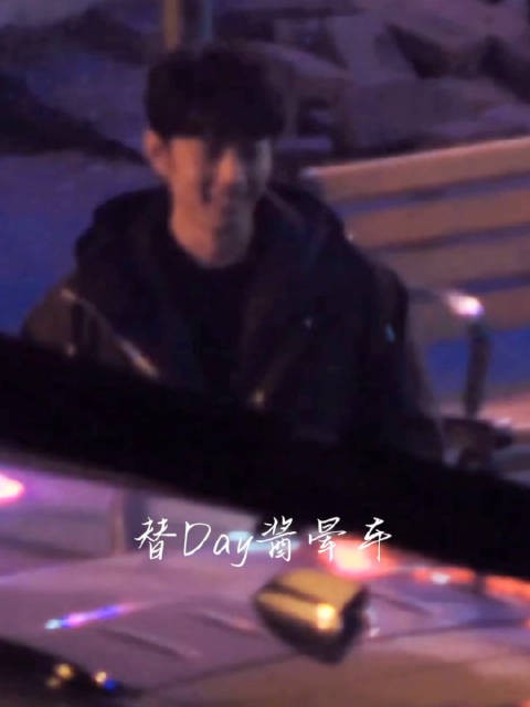 肖战路透合集,有没有人懂唇语,肖战在说什么,笑的那么开心?