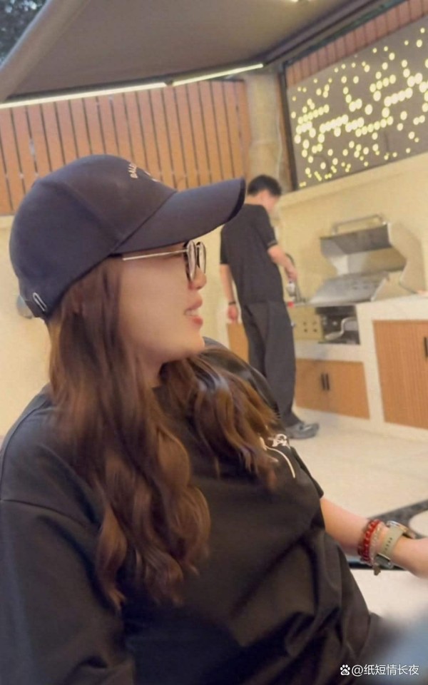 曹云金家宴实力圈粉！自信烟火气展中年松弛感，网友感叹生活里的高级调