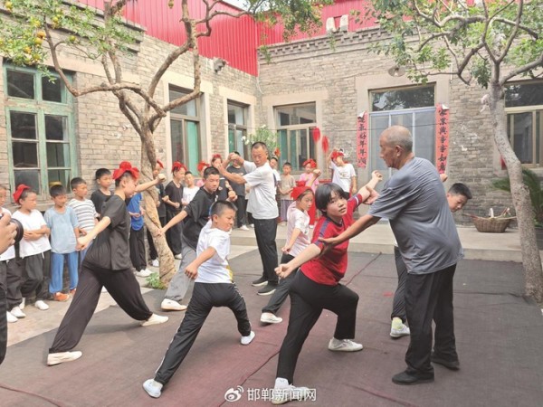 “要让这功夫传下去！”——八旬老翁罗文学的“免费武馆”