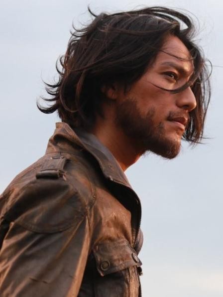 留胡子的男明星：陈柏霖迷人，张国荣帅气，胡歌陈坤颜值如何？