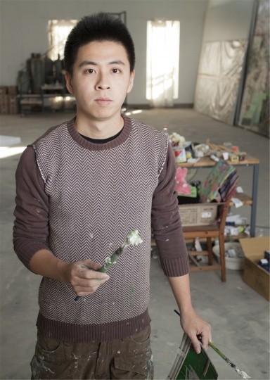 仇晓飞（b.1977) 代表展览：5月8日，仇晓飞个展“南柯解酲”，佩斯北京 其它：5月，仇晓飞大尺幅双联作品《孤立木》初次现身佳士得夜场，以424万港币成交，创个人拍卖新纪录。 百度搜索：44,300 记录：《Hi艺术》2014年6月刊“Hi焦点” 编者印象：从去年民生美术馆个展“反复”，到紧接着的9月份，北京公社的全新项目“劳申伯格说，拐杖总比画杖长”，再到今年5月佩斯北京的这次个展。仇晓飞作品面貌的转变和展览场地的变化一样地惊人。 