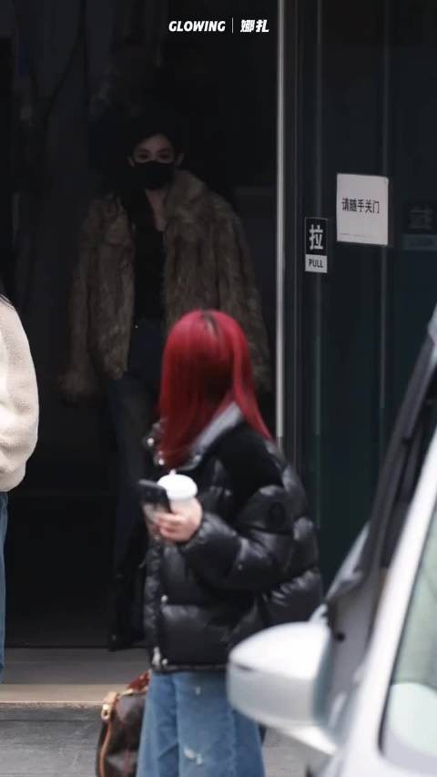 娜扎你好星期六 上班路透都美成了天呢，果然事业是最好的医美