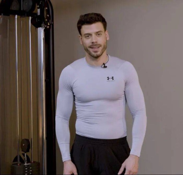 François Arnaud公开谈到收到死亡威胁、被网暴到想“删掉Instagram”