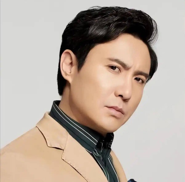 长在全民笑点上,沈腾从话剧舞台到票房神话,每一步都靠实力打底