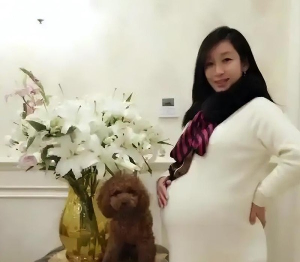 娱乐圈的婆媳佳话!秦海璐11年待婆婆如亲妈,细节里全是真心