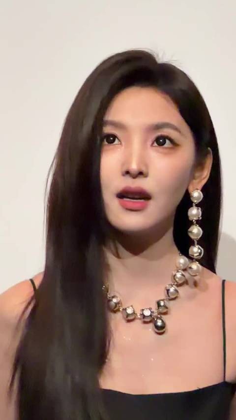 姐姐眼睛要闪瞎了! 强光怼脸拍还是如此权威 我女神就这样美晕所有人