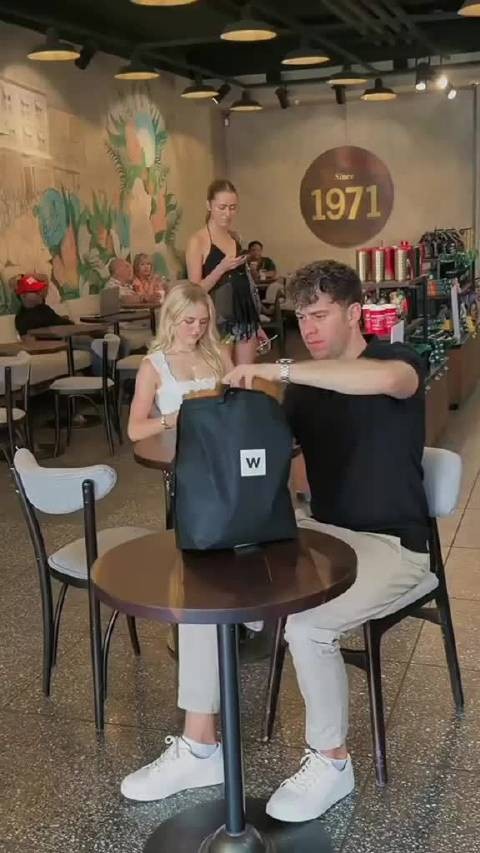 怎么装进去的,为什么打开不会全部一下蹦出来