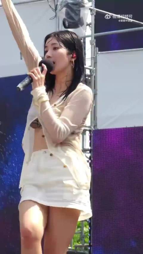 我印象中权恩妃是清纯风啊,这身材谁都喜欢的