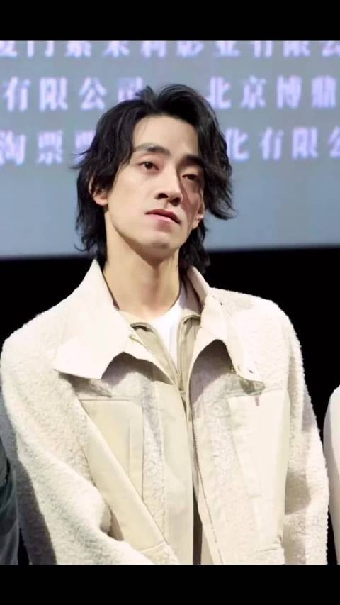 郑云龙《柳浪闻莺》路演生图曝光，眼神故事感十足