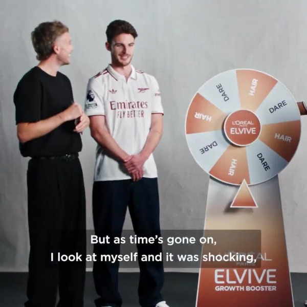 赖斯埃泽与恩瓦内里接受发型挑战,时尚对决引关注