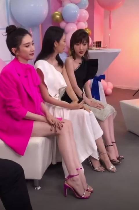 江疏影 童谣 毛晓彤活动 坐姿是真标准太养眼