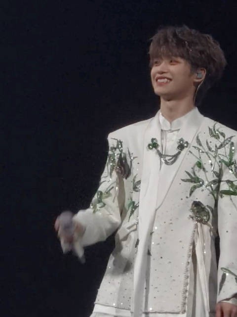 梓渝演唱会回应粉丝期待，提及茉莉奶白造型