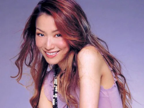 慧妍分享：我最喜欢的歌手是郑秀文，至今仍是乐坛的璀璨之星，我最喜欢的歌手，在华语乐坛的浩瀚星河中，郑秀文无疑是一颗最为耀眼的明星，也是我最喜爱的歌手。

从1988年参加《第7届新秀歌唱大赛》出道以来，郑秀文在音乐道路上已经走过了三十多个年头。她的音乐风格多变，既能演绎动感十足的劲歌热舞，如《眉飞色舞》，其充满活力的旋律和她极具感染力的舞台表现，让人忍不住随之舞动；也能深情诠释触动人心的抒情歌曲，...