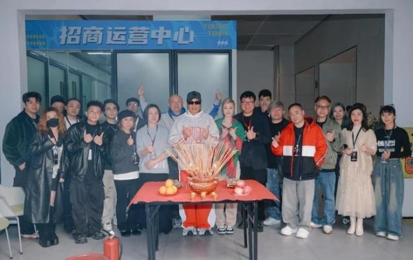 谭耀文广州站演唱会爆满，唱跳80年代金曲，昔日新秀冠军华丽回归