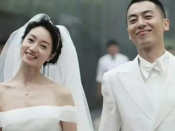 娱乐圈再传佳话：明星夫妻朱亚文沈佳妮否认离婚