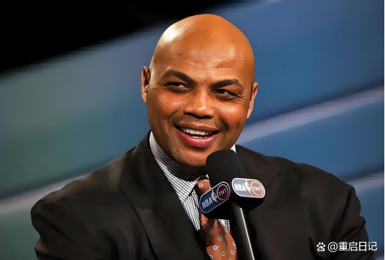 巴克利炮轰NBA合同潜规则！联盟控制年限只为制裁艾顿这种“合同年演员”，揭开了职业体育中老板与球员的博弈真相