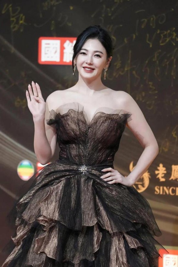 媒体:张雨绮的沉默不是金