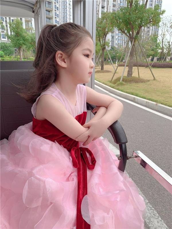 魅力星空秀人气小明星——霍思羽