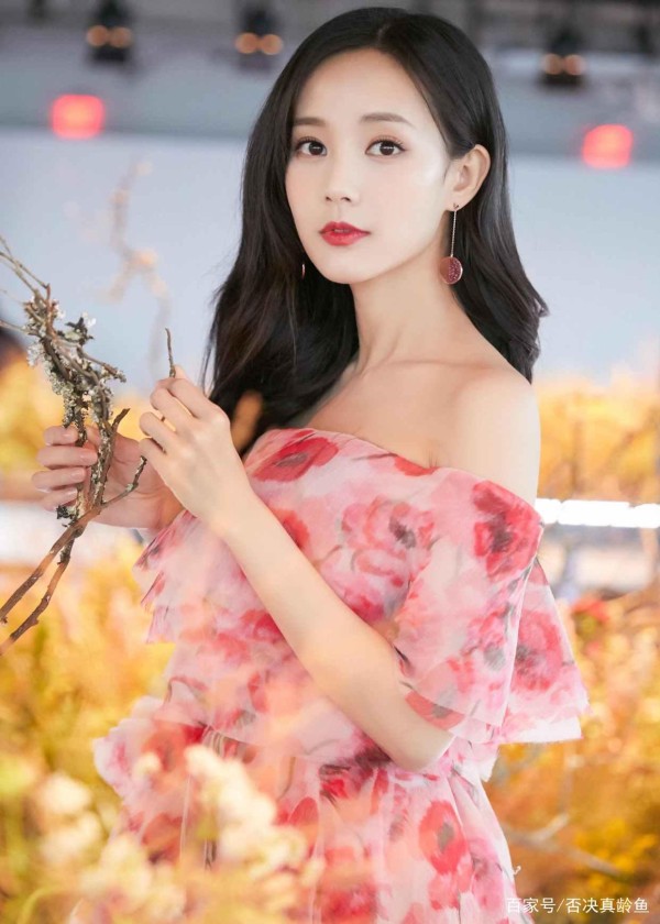 最强资源大咖李一桐三年十四个女主角，她的后台究竟有多硬核呢？