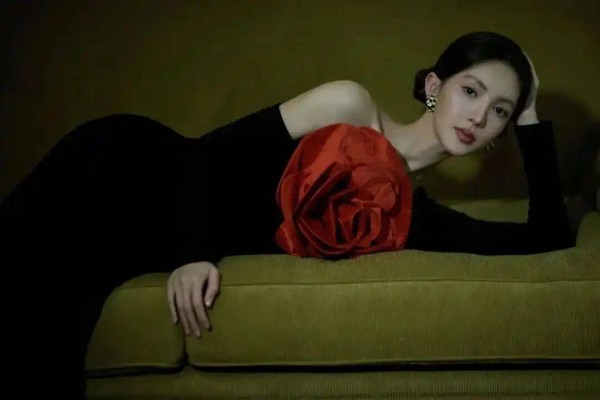 突发特讯!金晨被曝疑似肇事逃逸,绍兴警方正式发布通报,引爆国内舆论