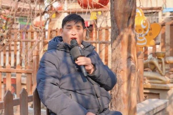 朱之文只剩50元才穿军大衣唱歌 农民歌手的成名之路