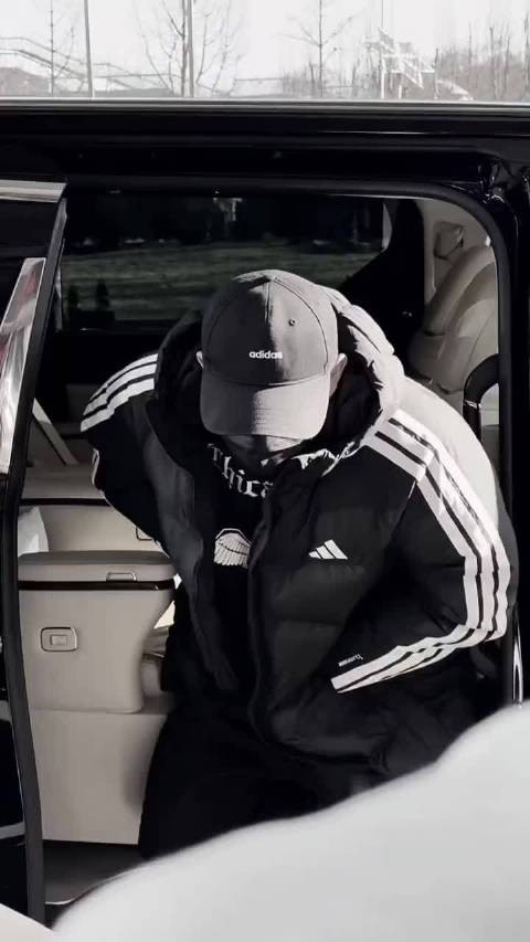 李现央视春晚联排,这帅气出场太有气场了