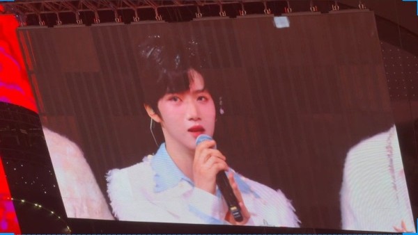 张函瑞因为舞台小故障，和大家说对不起 好真诚的函瑞哭了张函瑞talk哭了