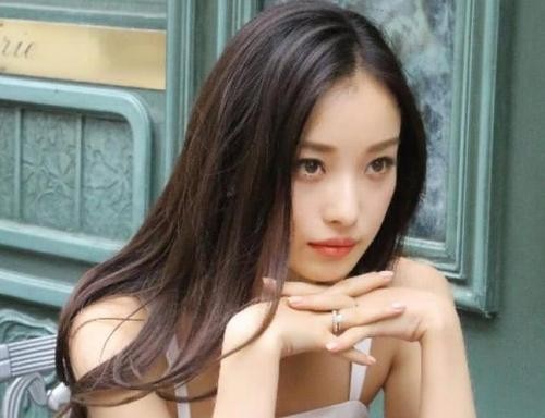 倪妮在亚洲时尚圈女明星排行榜上荣登榜首