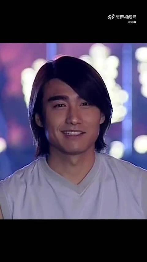 胡兵23年容颜未改亮相春晚,自律与骨相成就时光传奇