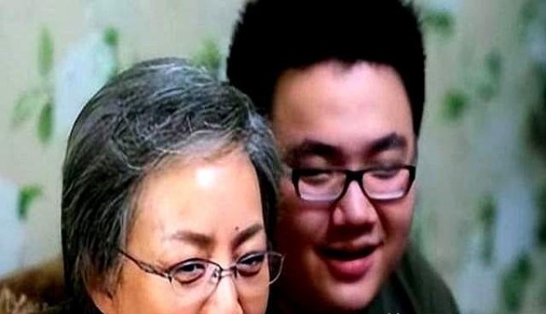 明星家庭为何总内斗？英达父子撕裂真相背后，藏着豪门恩怨的残酷通病