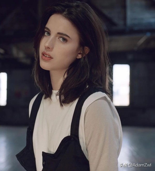 飘一代Adam：为艺术献身的女星
【玛格丽特·库里】
6部颇有艺术造诣的影视剧：
️第一部《好莱坞往事》
好莱坞鬼才昆丁的代表作，讲述60年代好莱坞明星们的故事。

️第二部《某种物质》
2024年最恐怖的影片之一，玛格丽特·库里影片里饰演好莱坞巨星伊丽莎白的年轻分身。

️第三部《耐撕侦探》
喜剧动作片，饰演女主角亚美莉亚。

️第四部《我的塞林格之年》
饰演梦想成为作家的年轻女孩乔安娜...