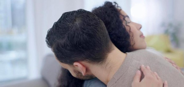 何捷视角下的张馨予，褪去华服系围裙展现真实生活，他们的幸福无需刻意炒作与包装