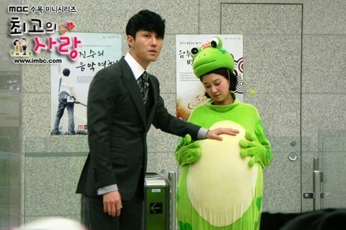 具爱贞被要求穿着青蛙服出现