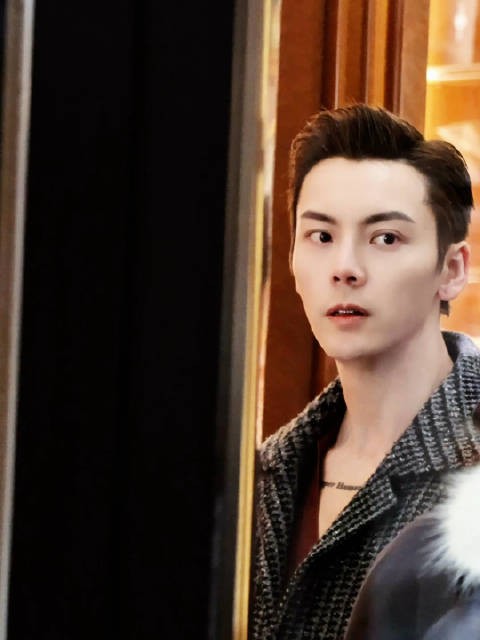 陈伟霆米兰街拍，太好看了