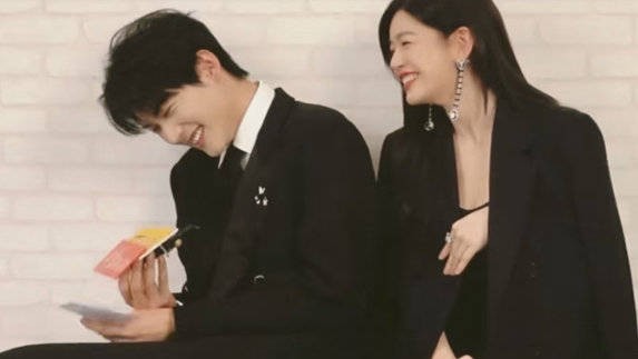 啦? 我说怎么于歪同意放他出来微博之夜合体我们小蝴蝶呢~ 啧啧啧