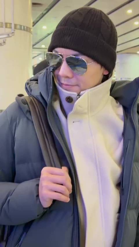 哈哈哈哈哈哈陈伟霆看到粉丝的女儿被可爱到