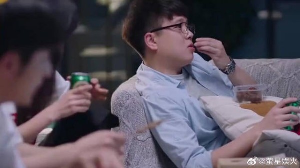 吃烧烤看球赛，唐灿不打扮直接来，子秋：都是女人啊