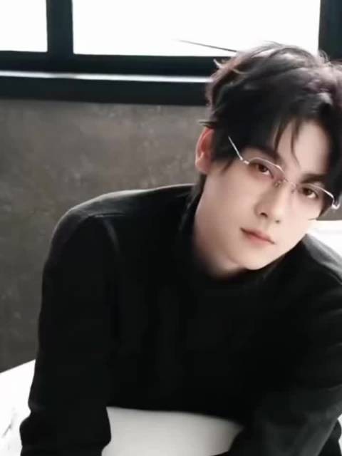 人民画报英文刊CHINA PICTORIAL封面巩俐中国风引关注