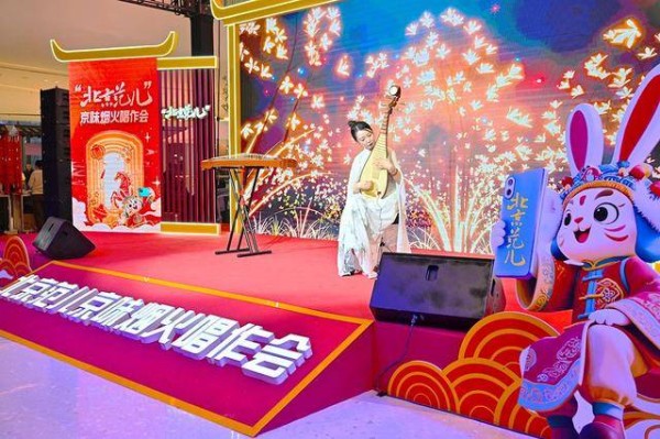 狮舞锣鸣迎春到，非遗新韵副中心