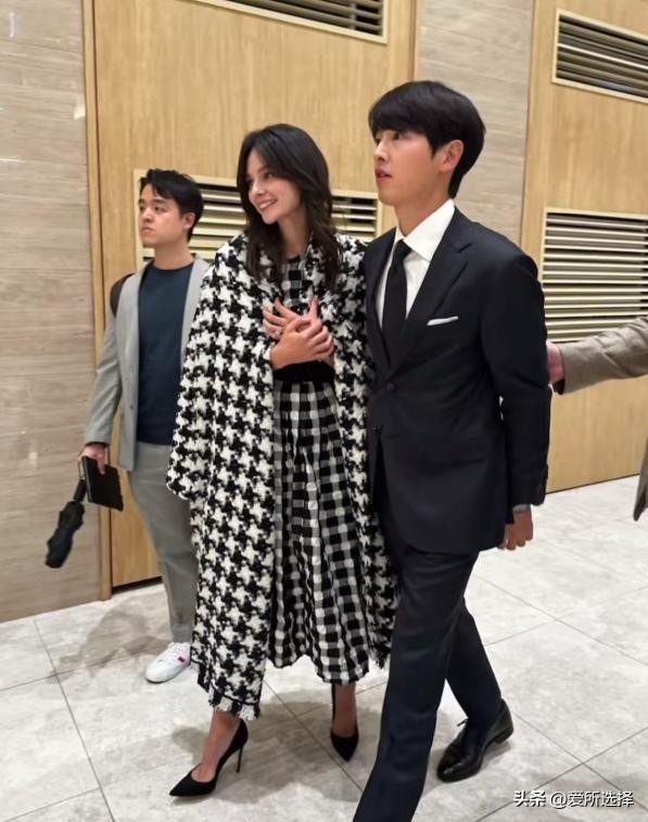 宋仲基夫妇罕见同框!三年两娃,婚姻真相浮出水面